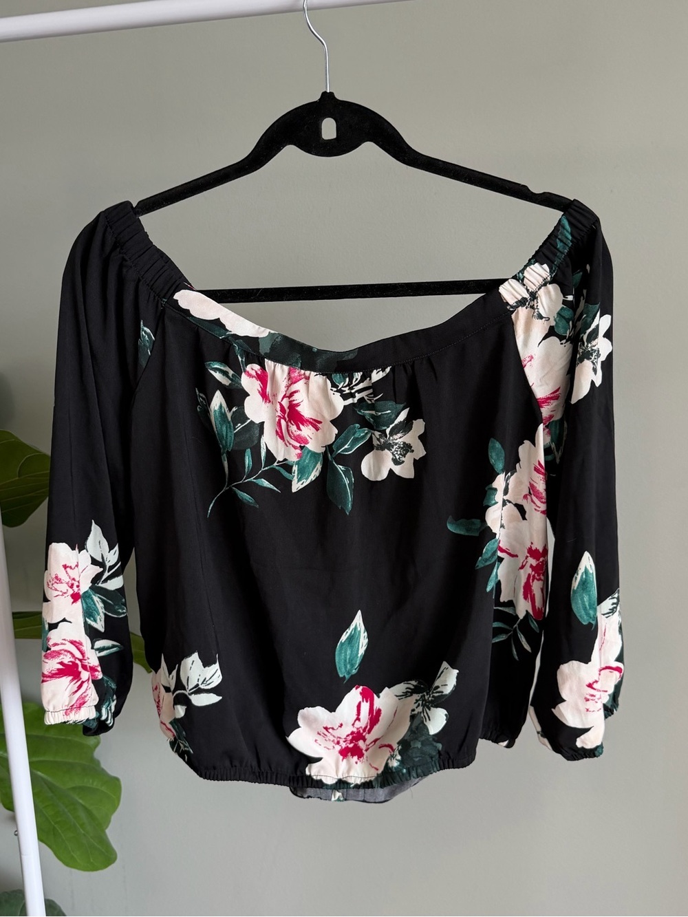 Dynamite Black 3/4 Sleeve Off Shoulder Floral Blouse Size M - Picture 3 of 6